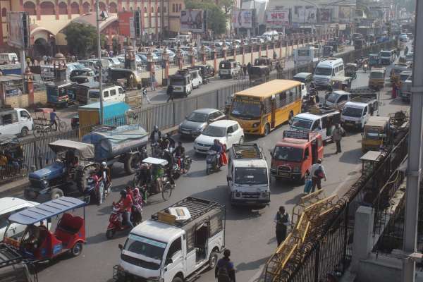 pics of traffic jam on station road