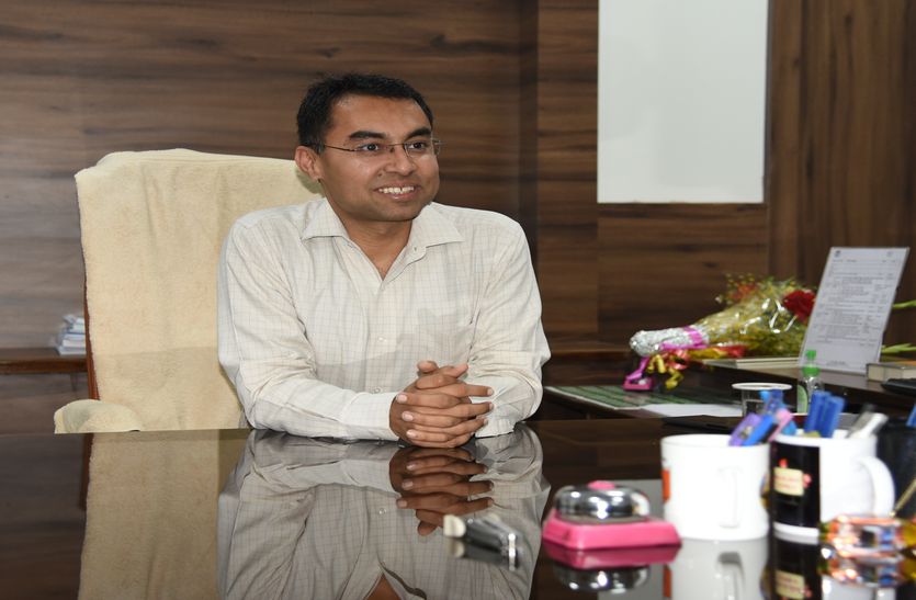Public work first priority - District collector