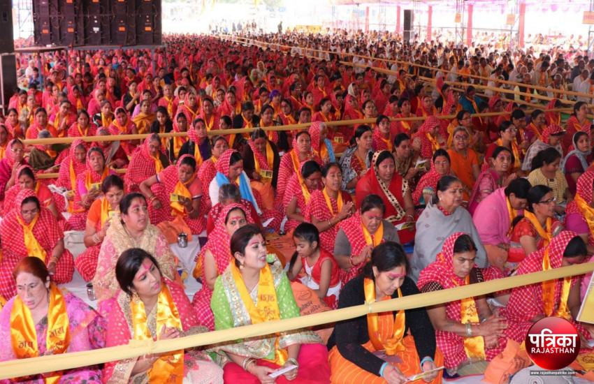 बांसवाड़ा : फिजाओं में बही हनुमान चालीसा की सुर सरिता, शोभायात्रा के साथ भागवत
कथा महोत्सव का आगाज