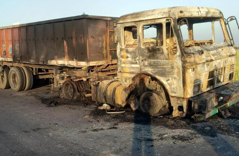trailer-burning-khach-in-short-circuit-fire