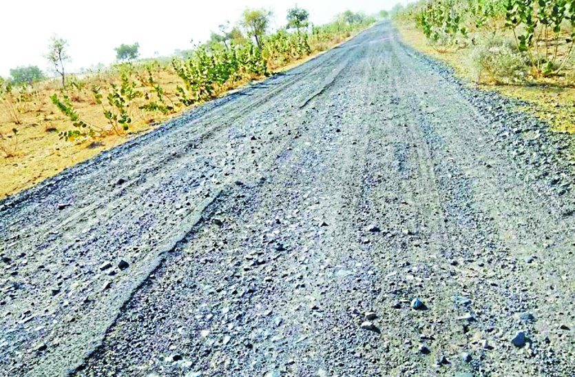 road turned into big potholes in Gida