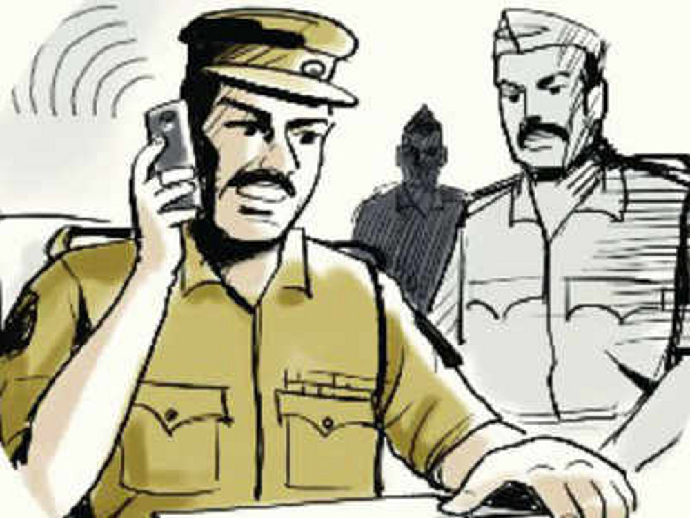 Delhi Robbery: 31 lakh rupees mobile big loot in delhi