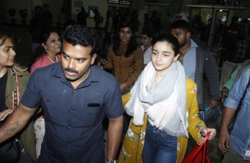 alia Bhatt in Bhopal airport
