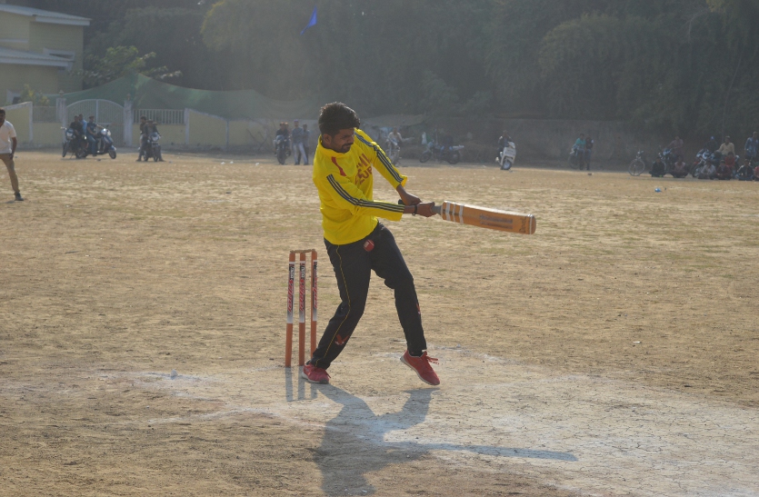 VIDEO:Cricket competition