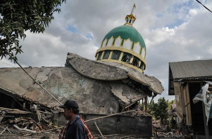 earthquake jolts Indonesia