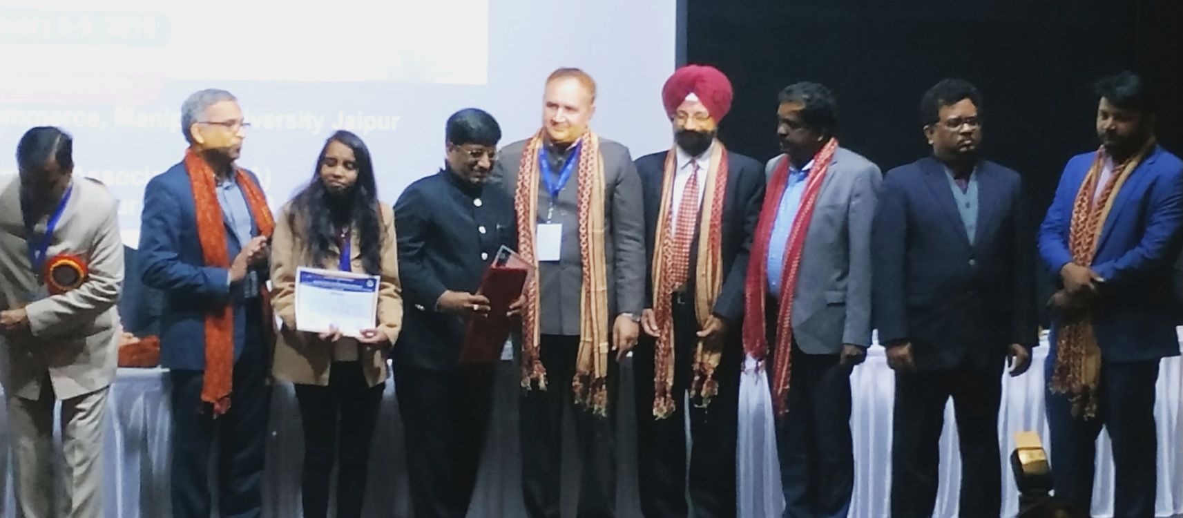 best-paper-reading-award-for-pro-bhadav-samata-and-neelam
