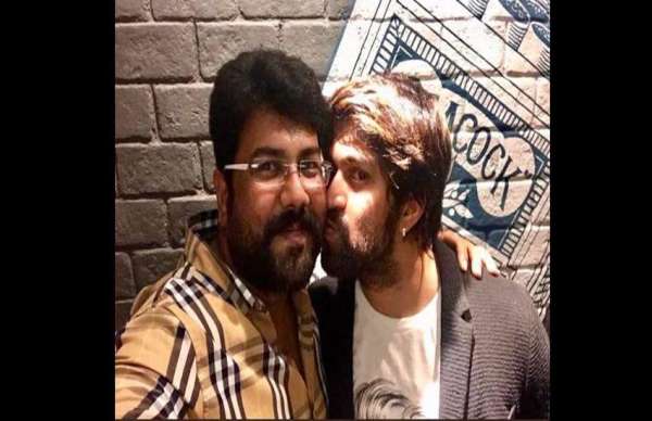 KGF star Yash with friends 