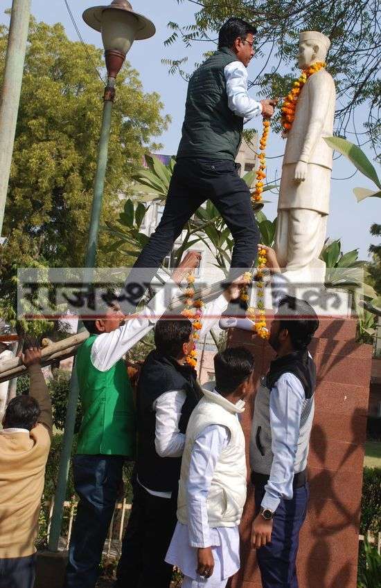 माल्यार्पण