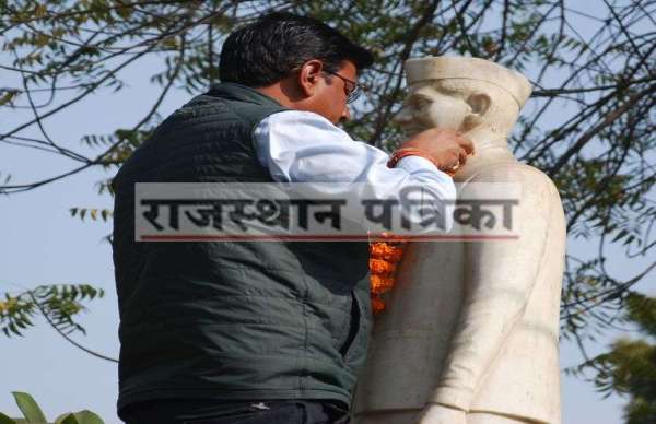 माल्यार्पण