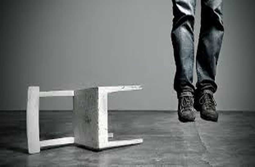 The body of the missing student was hanged