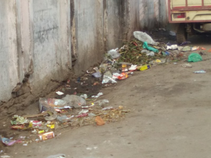 The model of the city road is colorful, not rubbish