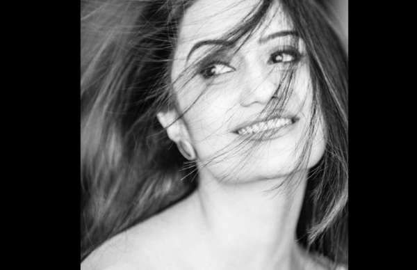 Amruta Subhash Ranveer singh on screen mother in Gully Boy photos