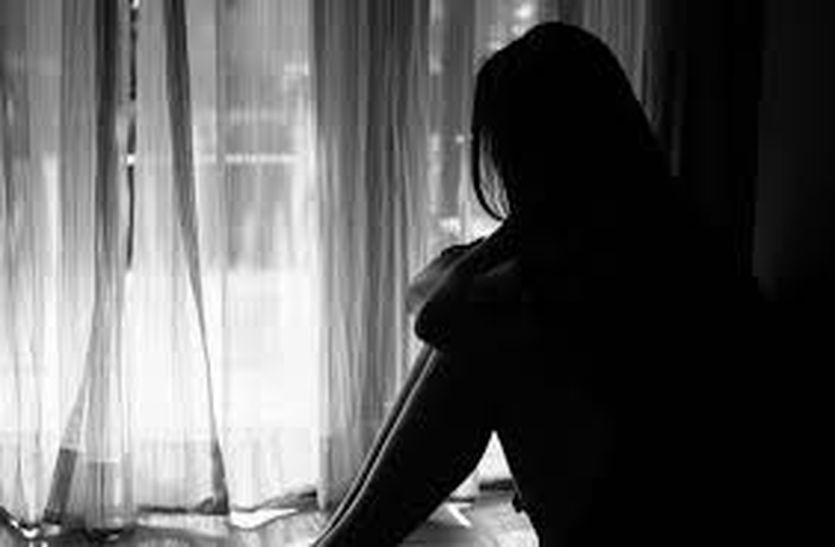 बालिका के साथ सामूहिक बलात्कार का मामला सामने आया है। जिसमें परिवादी का आरोप है कि उसकी बेटी लक्ष्मणगढ़ में एक कोचिंग में पढ़ती है।