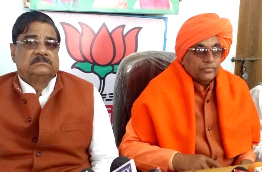 लोकसभा चुनाव को लेकर भाजपा-कांग्रेस में तैयारी तेज हो गई है। विधानसभा चुनाव की जीत के बाद से उत्साहित कांग्रेस ने दावेदारों से आवेदन ले लिए है। वहीं भाजपा में अब कवायद तेज हो रही है।