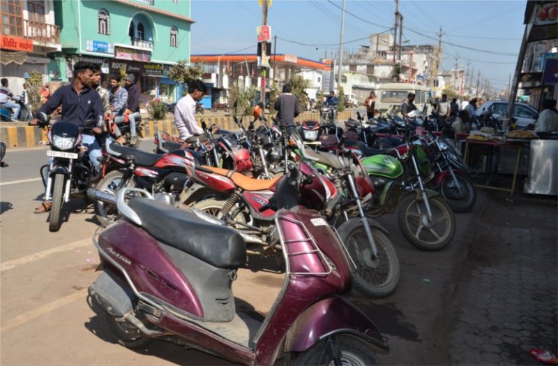 No parking space here, accidents occurring on the roads standing on the road