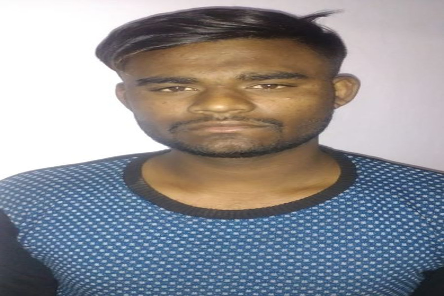 Arrested youth for mobile and purse robbery
