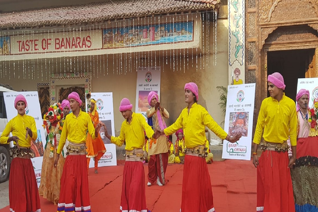 Non Resident Indian Enjoyed Purbiya Folk Culture take bati chokha
