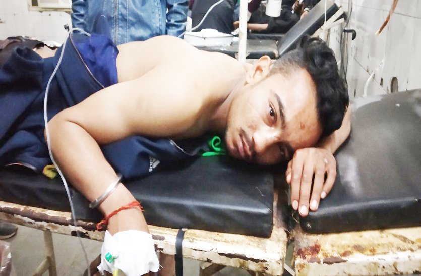 boy injured by knief in gwalior