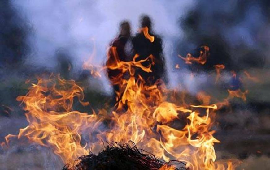 दाह संस्कार कर लौटते वक्त पीछे मुड़कर नहीं देखना चाहिए