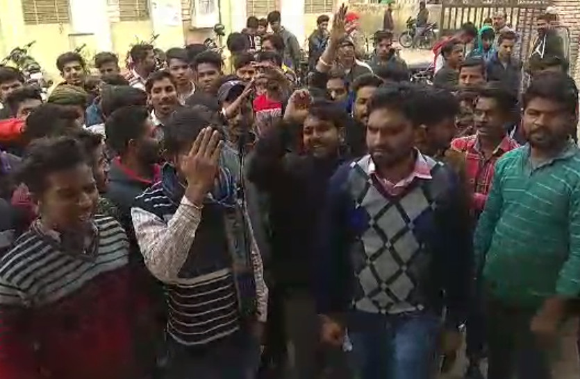 students union protesting for missing school boy in Sri Ganganagar