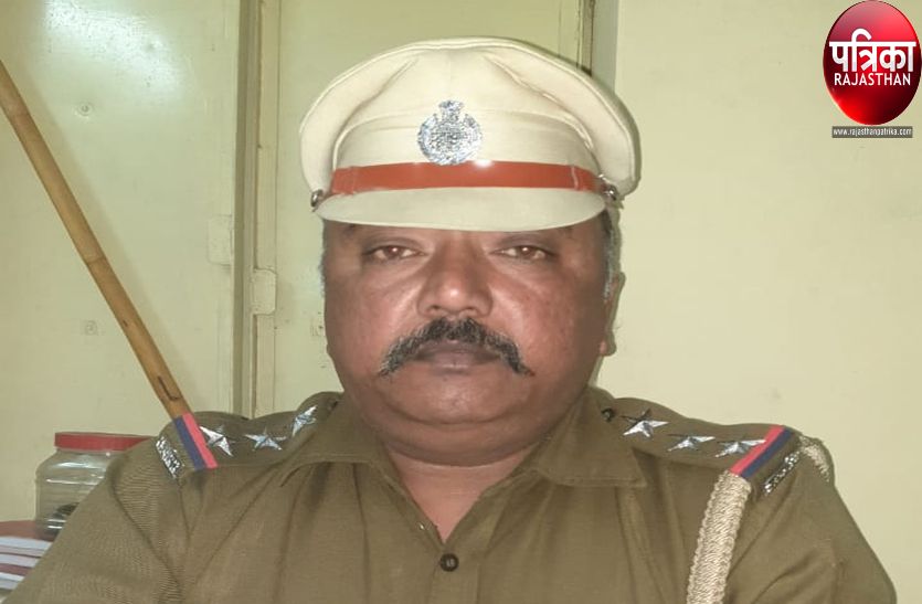 Are worried by paperwor Tourist in India