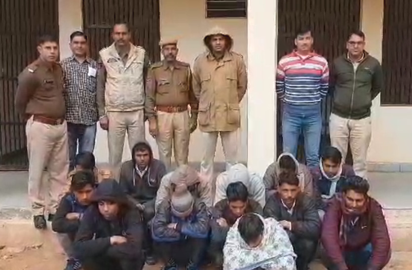 मेहंदीपुर बालाजी में इस गिरोह के 13 युवकों को पुलिस ने दबोचा,