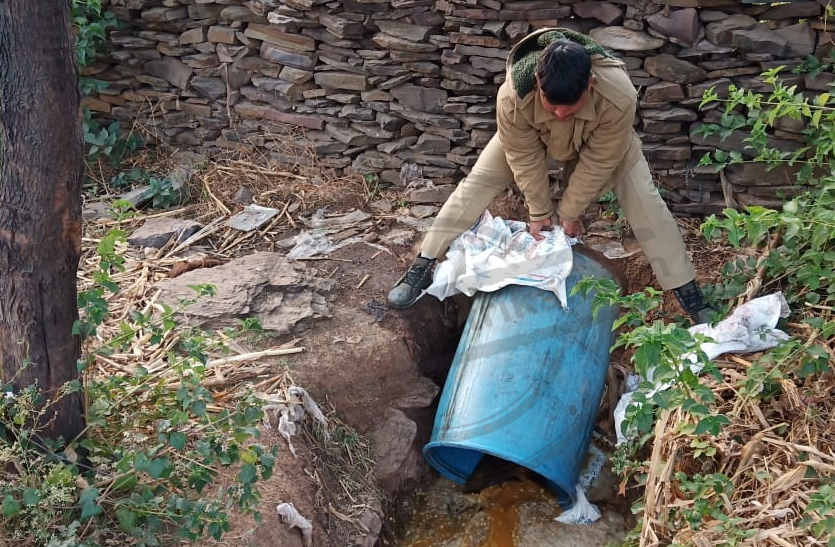 Raids on the locations of liquor smugglers in bhilwara