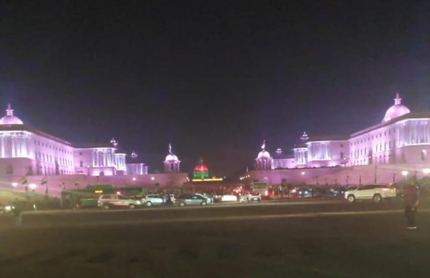 गणतंत्र दिवस: राजपथ पर दिखा मनमोहक नजारा, लेजर लाइट से इमारतों को किया गया रोशन