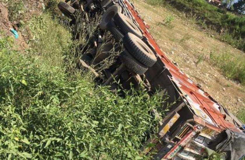 13 workers died after a truck slips while overturning in dhaka