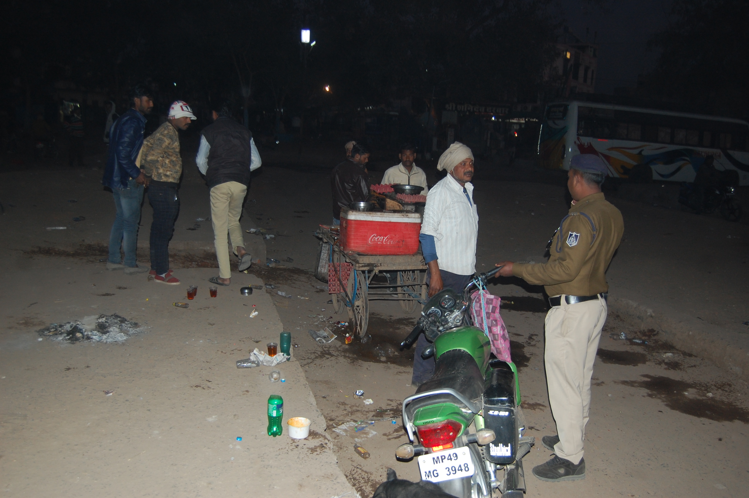 Police action in the open bar of the aquara market