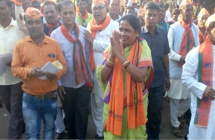 lady BJP leader contested elections by collect donation