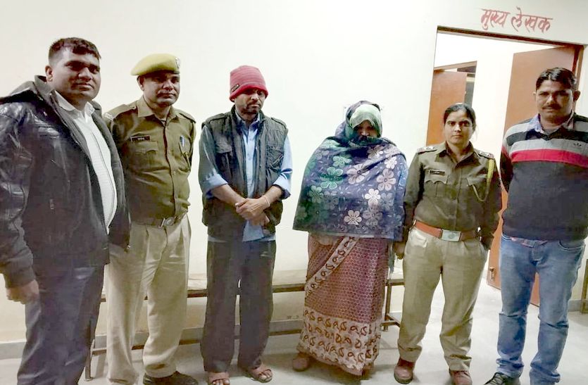 शराब तस्करी जैसे मोटे मुनाफे से जुड़े कारोबार में पहली बार महिला तस्कर का नाम सामने आया है। जिसमें 50 वर्षीय महिला खुद शराब बेचने से लेकर उसकी तस्करी किया करती थी।