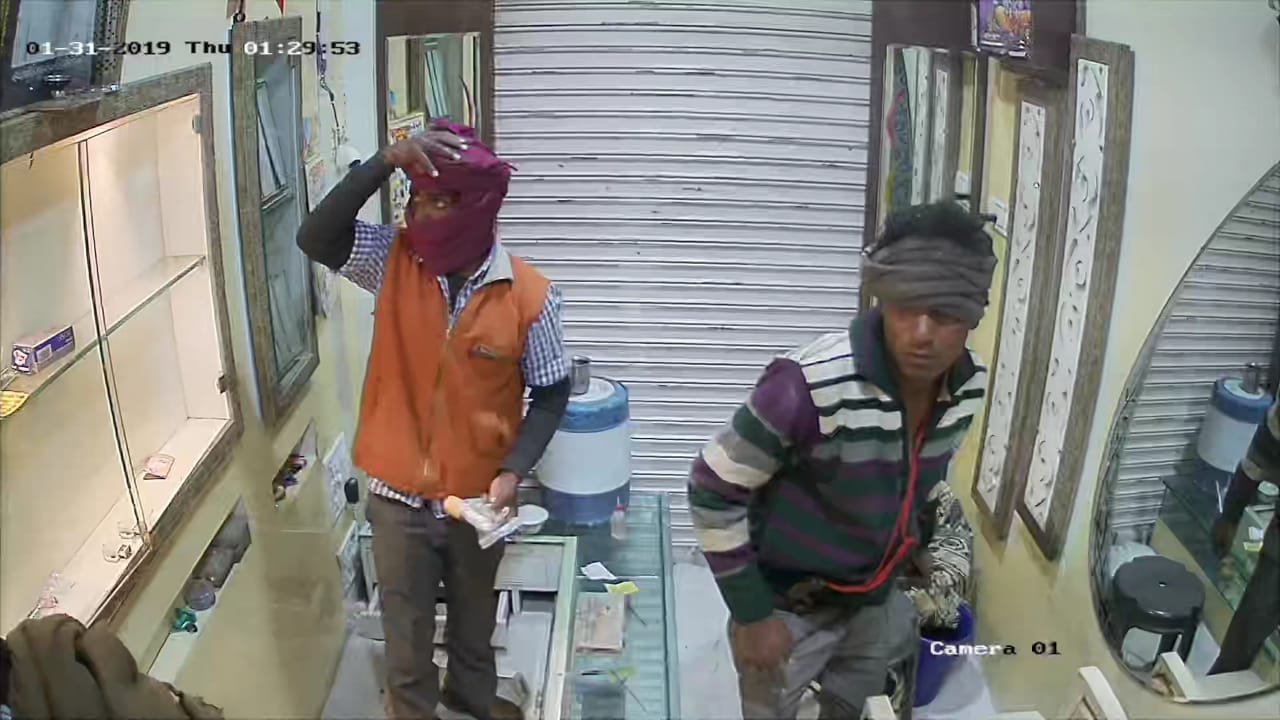 Jewel thief-silver and gold Ornaments-crime