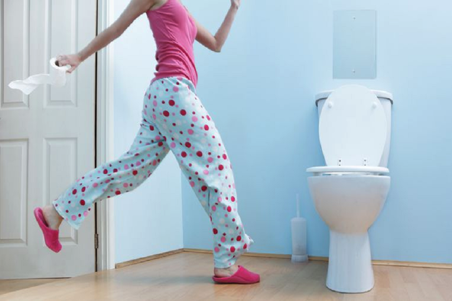women start bleeding when goes to toilet due to cancer
