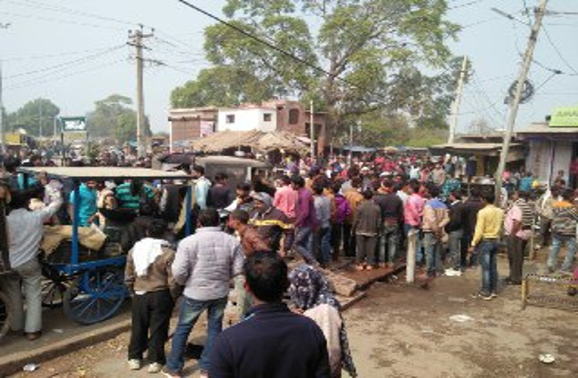 firing after dispute between two groups in Dholpur