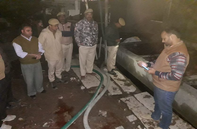 बापू नगर में अवैध धुलाई केन्द्र पकड़ा, भाजपा के पदाधिकारी का बताया जा रहा धुलाई केन्द्र