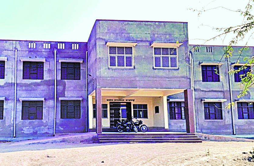 Sub-tehsildar's post vacancies for four months