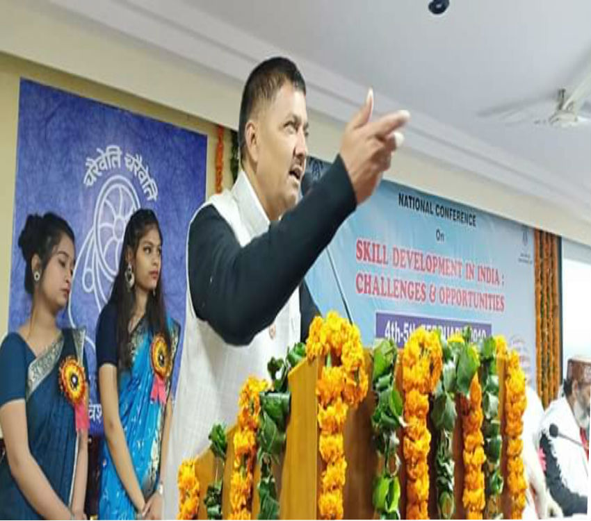 BJP MLA in seminar told youngsters Cutting and stolen pockets is art