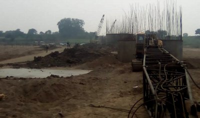  80 करोड़ रुपए की लागत से चंबल नदी के उसेदघाट पर 800 मीटर लंबे और 12 मीटर चौड़े पुल का निर्माण कार्य लंबी कवायद के बाद बीते साल शुरू हुआ है।