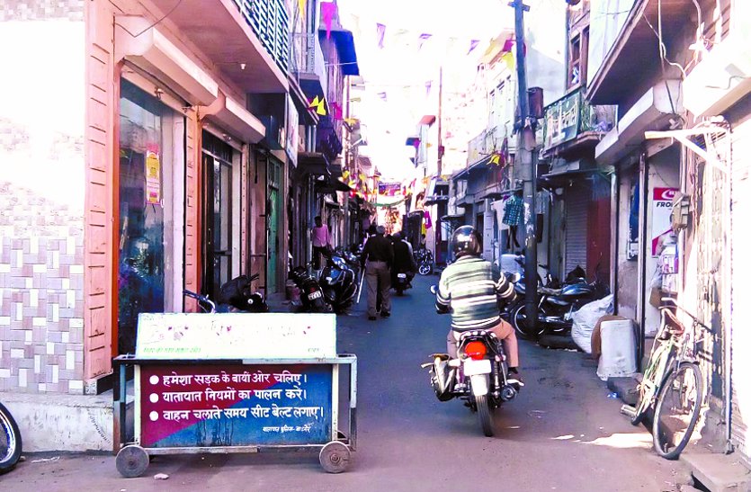 Traffic in market is now accessible, one-way applicable
