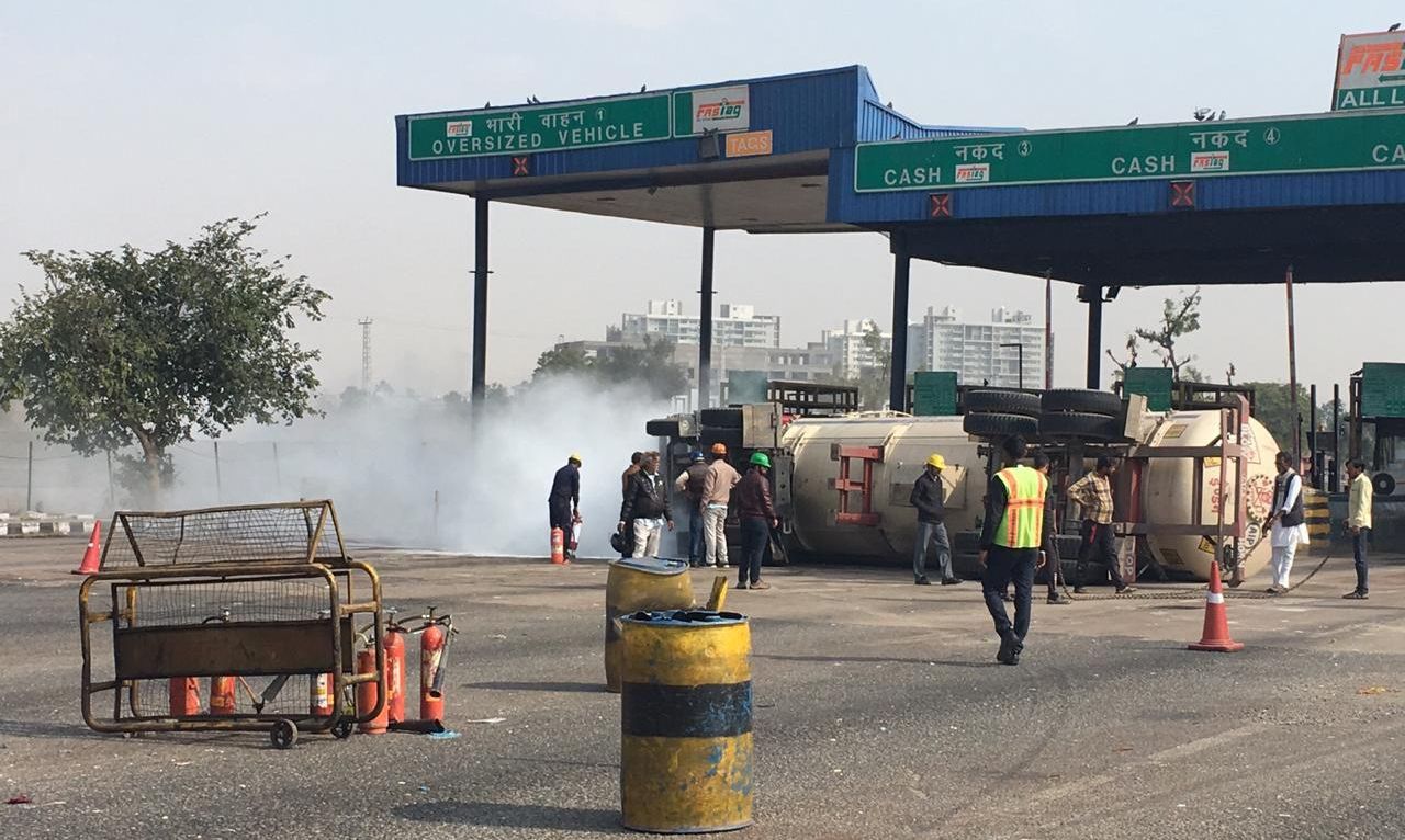 Reflector Gas Tanker on Thickeria toll plaza