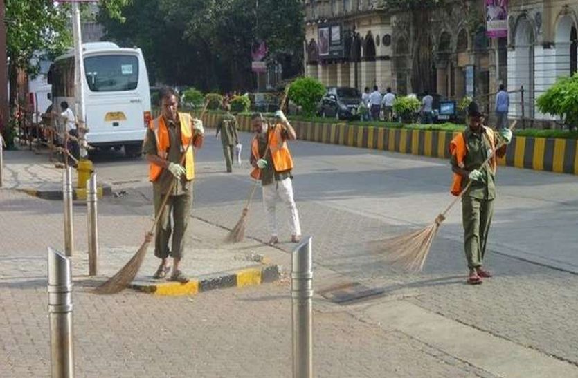 Alwar Cleaning Staff Telling How to Keep Alwar Clean