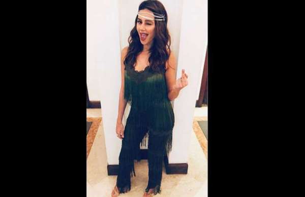 Farhan akhtar girlfriend Shibani Dandekar facts lifestyle