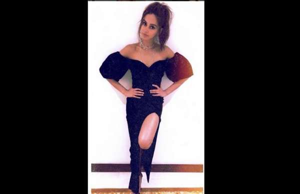 Farhan akhtar girlfriend Shibani Dandekar facts lifestyle