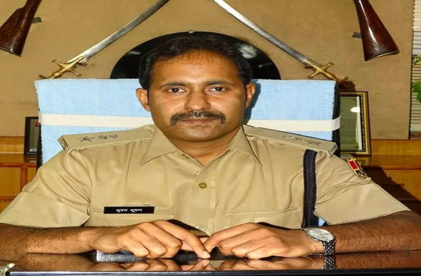 पुलिस अधीक्षक भुवन भूषण यादव