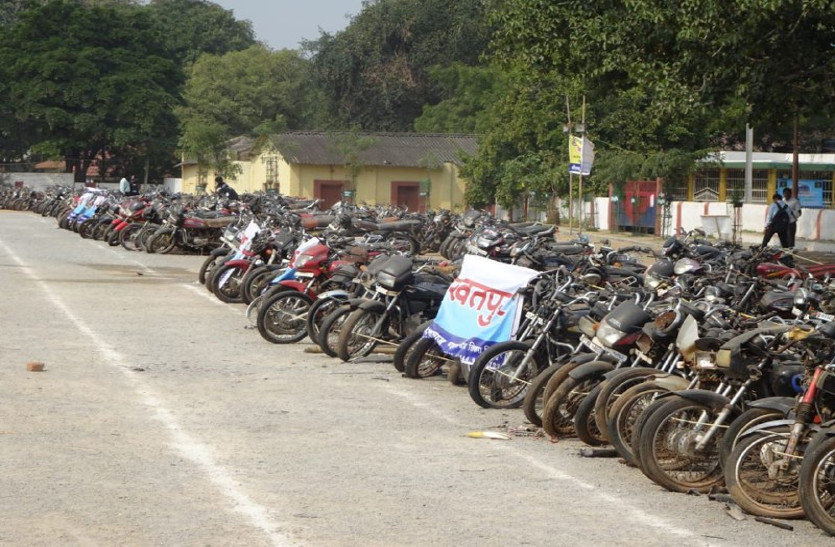 1 thousand motorcycles fall into open