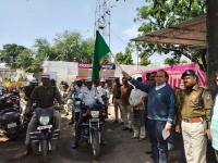 Road safety-Survival: Students rallyed by the police and police person