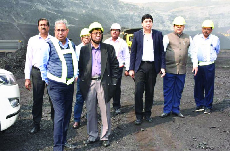 कोल सचिव ने उत्पादन लक्ष्य पूरा करने पर दिया जोर, निर्माणाधीन साइडिंग और सायलो का किया निरीक्षण, अफसरों से ये भी कहा...