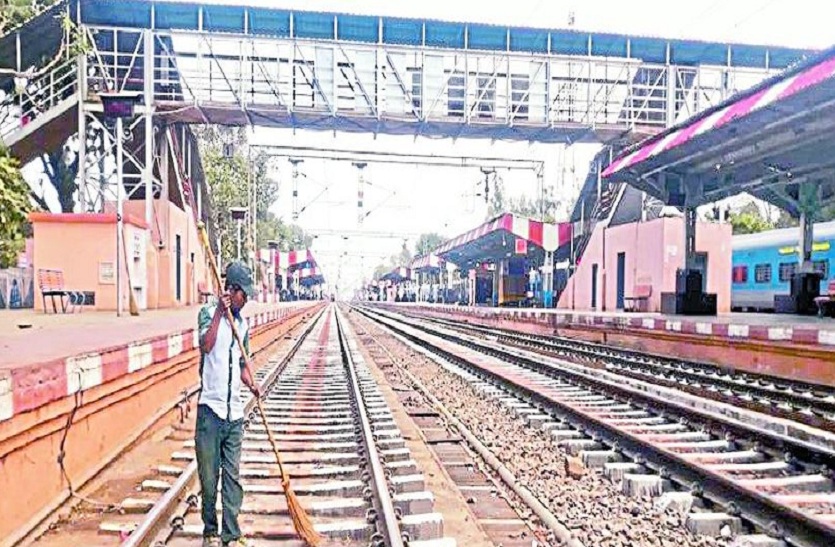 तीन दिन में रेलवे को तीन सौ करोड़ का नुकसान