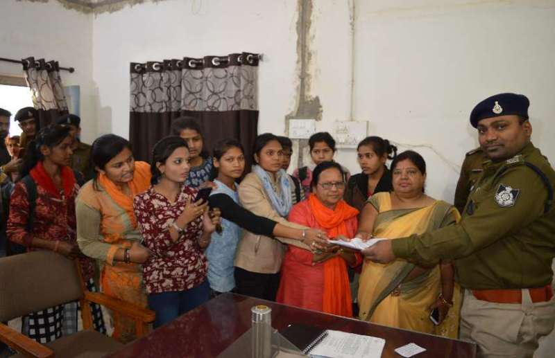 Durga Vahini and Bajrang Dal handed over memorandum to ASP
